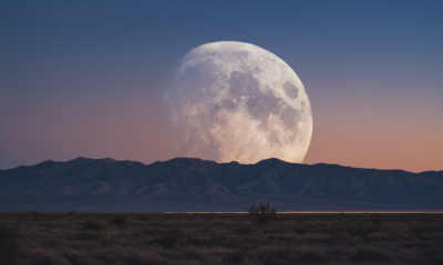 Perto do horizonte, a lua muda de cor e chama muita atenção