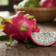 Essa fruta exótica cresce fácil em casa e surpreende quando começa a produzir