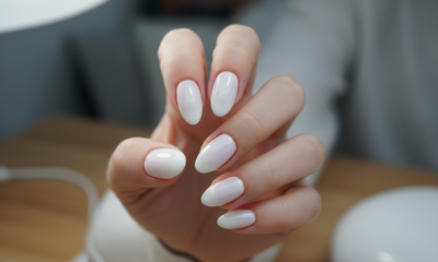 Abandone o básico com as tendências de esmalte para 2026 mais surpreendentes da temporada de moda