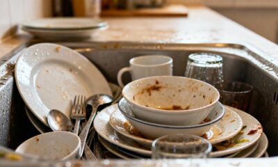 O que deixar a louça acumular revela sobre seu momento emocional, segundo a psicologia