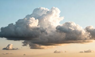 Algumas nuvens giram devagar no céu e isso não acontece por acaso