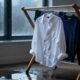 O método japonês que seca roupas em dias chuvosos mesmo em apartamento pequeno