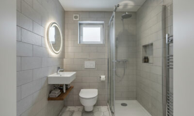 Os itens obrigatórios que transformam qualquer espaço pequeno em um banheiro funcional