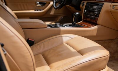 Sem detergente, nem sabão: o truque caseiro que deixa o estofamento do carro impecável