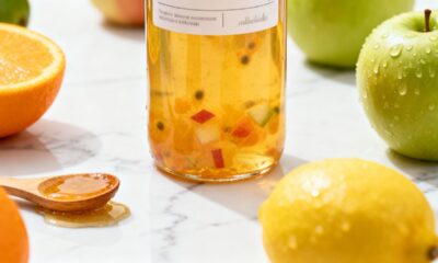 Esse fertilizante líquido feito com frutas vem ganhando espaço no jardim