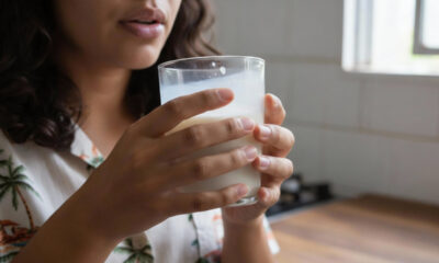 Beber leite todos os dias pode causar efeitos no corpo que vão além do cálcio e da força óssea