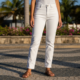 A tendência absoluta de jeans brancos que vai dominar o seu guarda-roupa nesta temporada