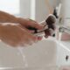 Shampoo de bebê e água morna: como lavar pincéis de maquiagem sem estragar as cerdas
