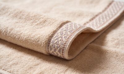 Você sabe para que servem as faixas nas toalhas? O motivo vai além da estética
