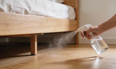 O truque com vinagre embaixo da cama que parecia estranho, mas virou hábito de quem quer quarto limpo, leve e livre de odores
