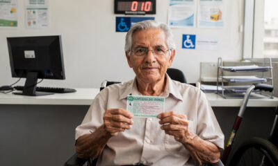 Idosos com mais de 60 anos podem ter direito a esse documento com benefícios garantidos por lei