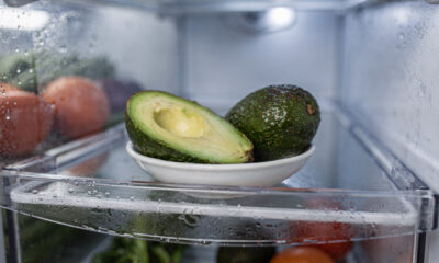 Esse jeito simples de guardar abacate evita manchas, desperdício e ainda deixa a fruta cremosa por mais tempo