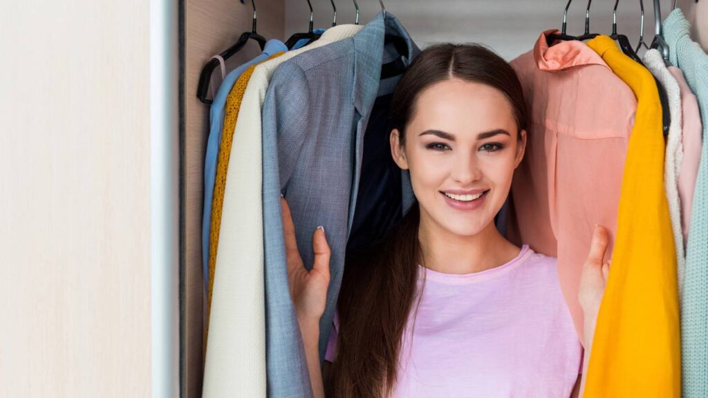 Como montar um guarda-roupa inteligente com poucas peças usando um exemplo real