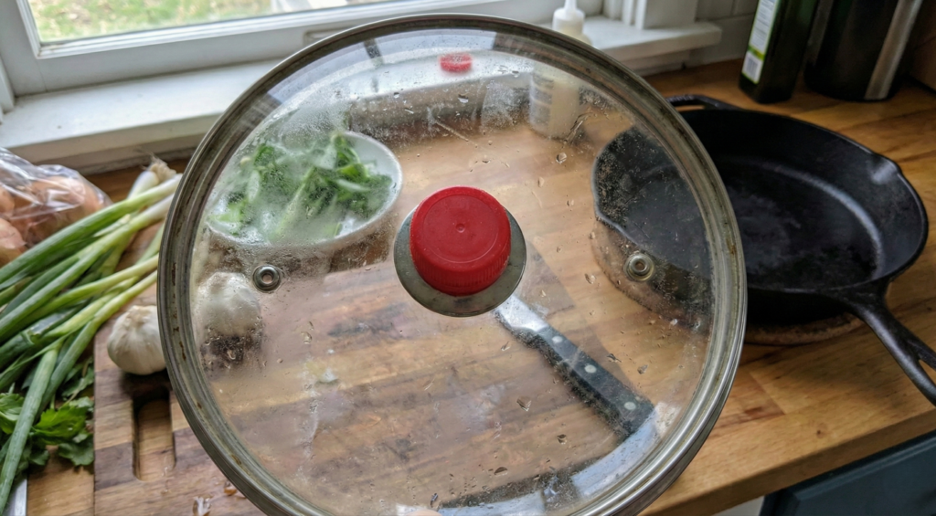 Não jogue mais fora suas tampas de garrafas plásticas: é assim que você pode utilizá-las na cozinha