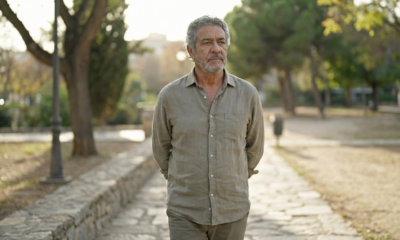 O que significa caminhar com as mãos nas costas, segundo a psicologia