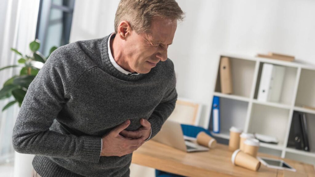 Os 7 sinais de infarto um mês antes de acontecer e quais exames ajudam a identificar o risco a tempo