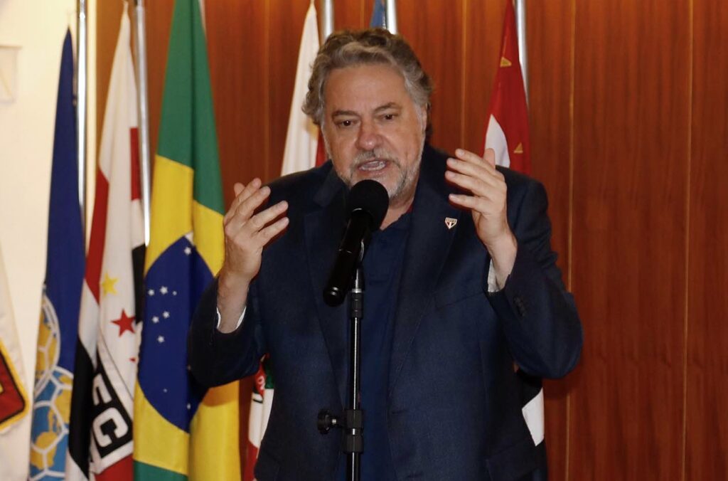 Renúncia de Julio Casares no São Paulo Futebol Clube expôs disputas internas e falhas de comunicação