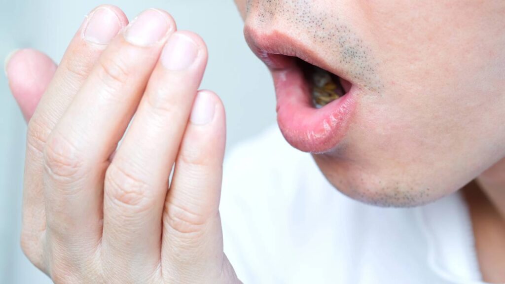 Mau hálito! Conheça as causas, os sinais de alerta e os tratamentos mais eficazes