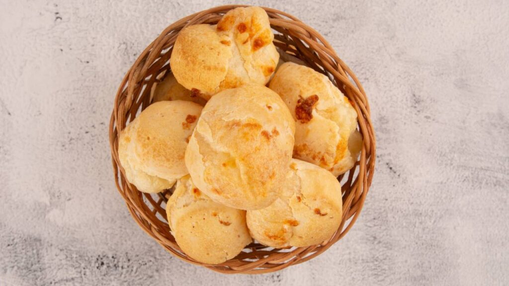 O verdadeiro pão de queijo mineiro, receita de família com sabor e textura tradicionais
