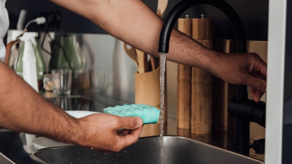 Os erros na cozinha que contaminam a comida e colocam sua saúde em risco sem você perceber