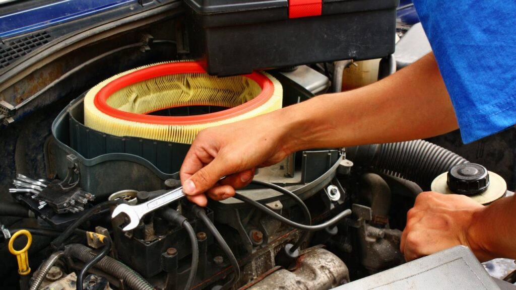 Revisão preventiva do carro reduz custos e problemas antes das viagens