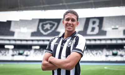 Riquelme foi anunciado pelo Botafogo