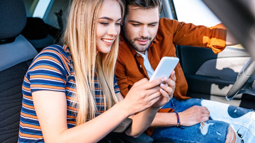 Como transformar um celular antigo como rastreador de carro ou moto e economizar com segurança