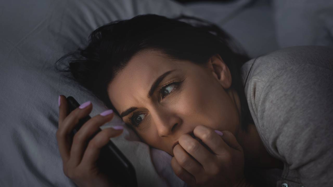 Como a tecnologia influencia a ansiedade moderna e afeta o equilíbrio emocional