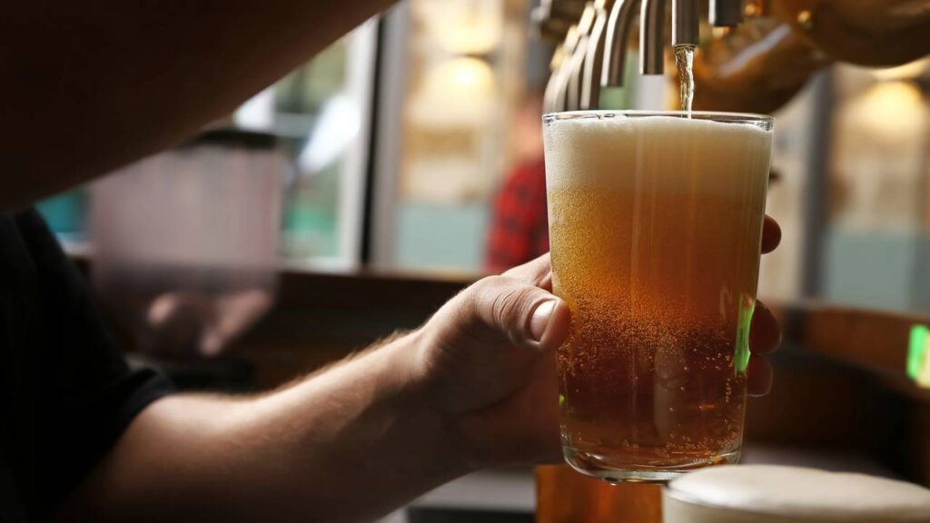 Quem tem diabetes pode beber cerveja? E quais cuidados são necessários para evitar riscos