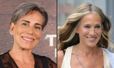 Glória Pires e Sarah Jessica Parker sorrindo, exibindo cabelos grisalhos e loiros com mechas brancas.