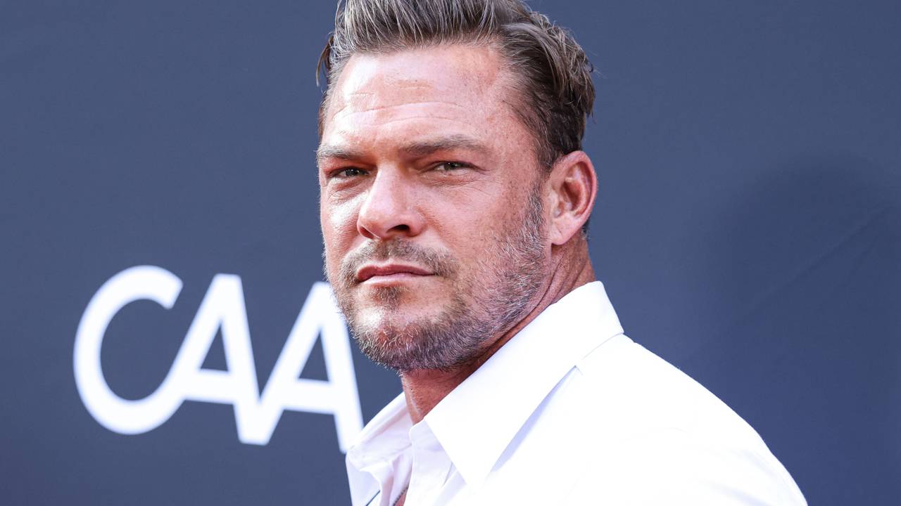 O novo filme de ação com o ator de Reacher transforma treino militar em batalha real contra inimigo tecnológico