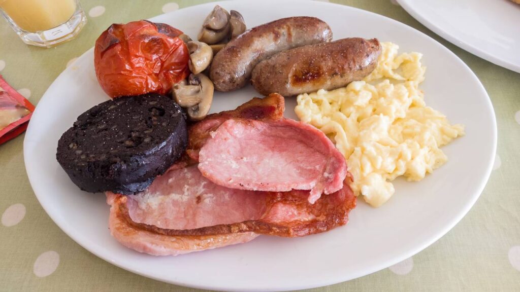 Almoço completo em 15 minutos com linguiça e uma panela só