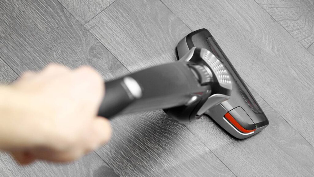 Aspirador sem fio compensa ou ainda deixa a desejar em algumas tarefas?