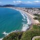 O "Caribe Catarinense" que encanta com águas quase transparentes e praias perfeitas para o surfe
