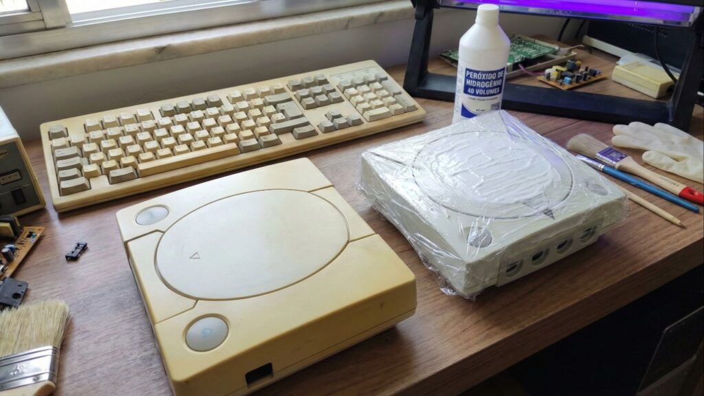 Tenha sua geladeira branca como nova outra vez usando apenas água oxigenada