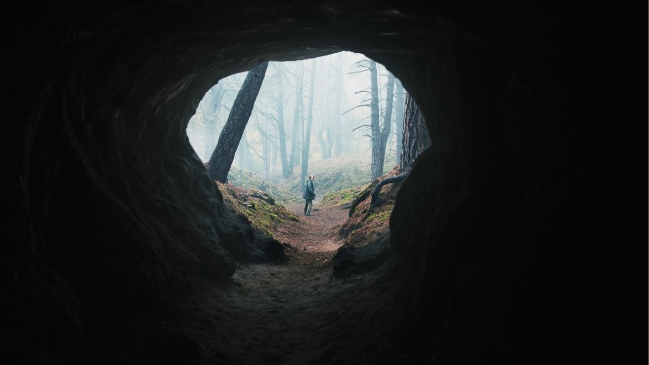 A série que eleva a ficção científica com paradoxos temporais e segredos familiares devastadores