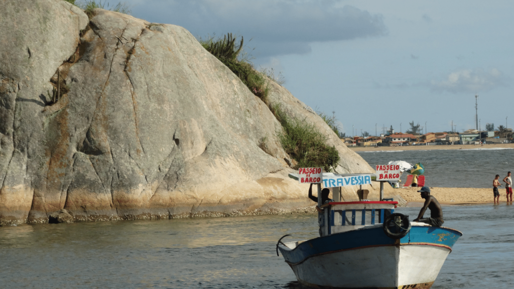 O "Portal da Costa do Sol" no Rio de Janeiro é um dos destinos mais procurados com sua orla preservada