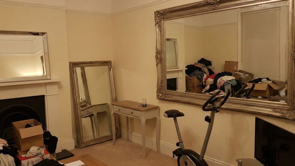 Os erros que você comete ao decorar com espelhos e que estão destruindo a estética da sua casa