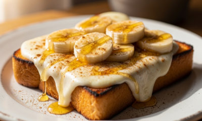 Com pão, banana e queijo, você prepara uma sobremesa salgadinha que fica pronta em 5 minutos