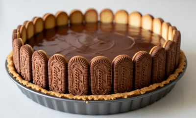 Misture creme, manteiga e chocolate para criar uma torta holandesa firme, cremosa e perfeita para servir gelada