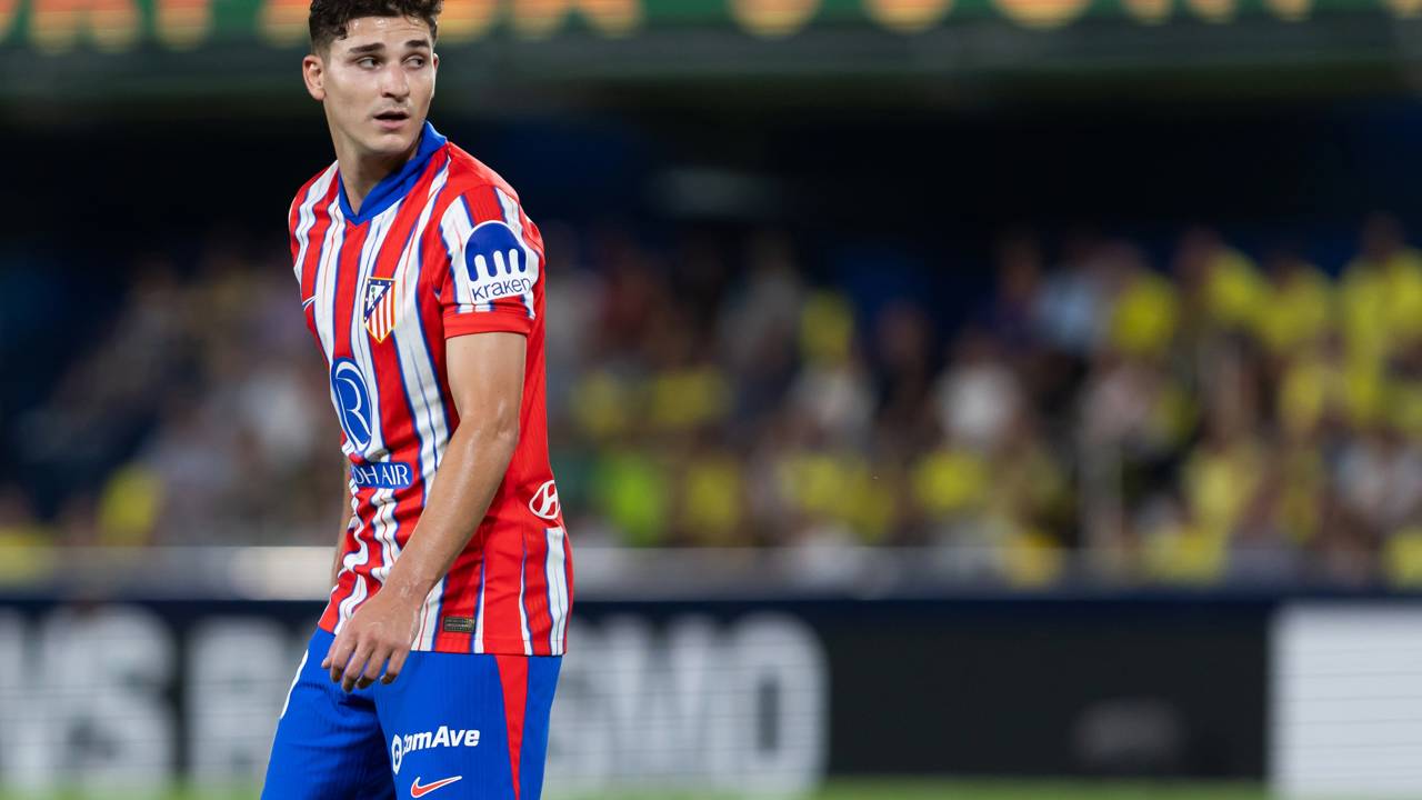 Atlético tenta renovar com Julián Álvarez para evitar a saída ao Barcelona