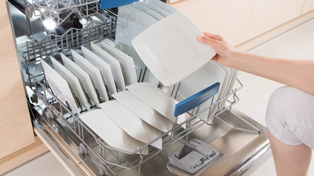 Lava-louças vale a pena na cozinha ou é um gasto que não compensa no dia a dia