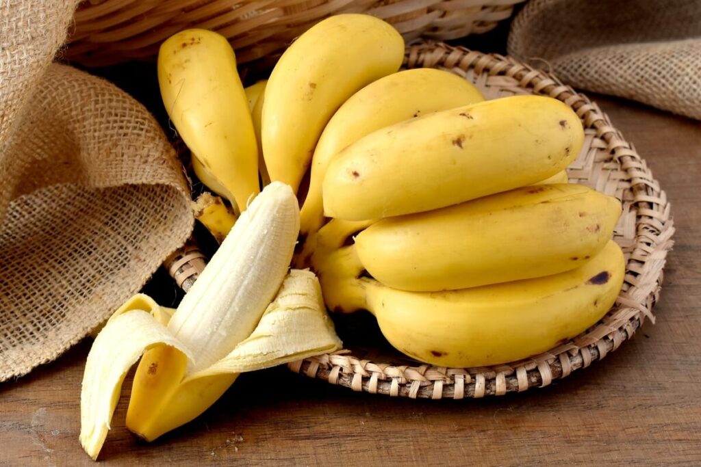 Comer banana todos os dias pode trazer benefícios reais ao corpo e à saúde