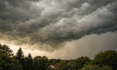 Esse tom estranho no céu costuma aparecer antes de grandes tempestades