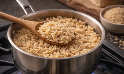 Por que o arroz integral demora mais para cozinhar e ainda fica firme