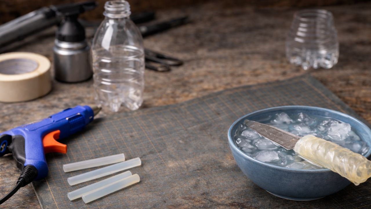 Cola quente em um molde improvável cria um resultado surpreendente