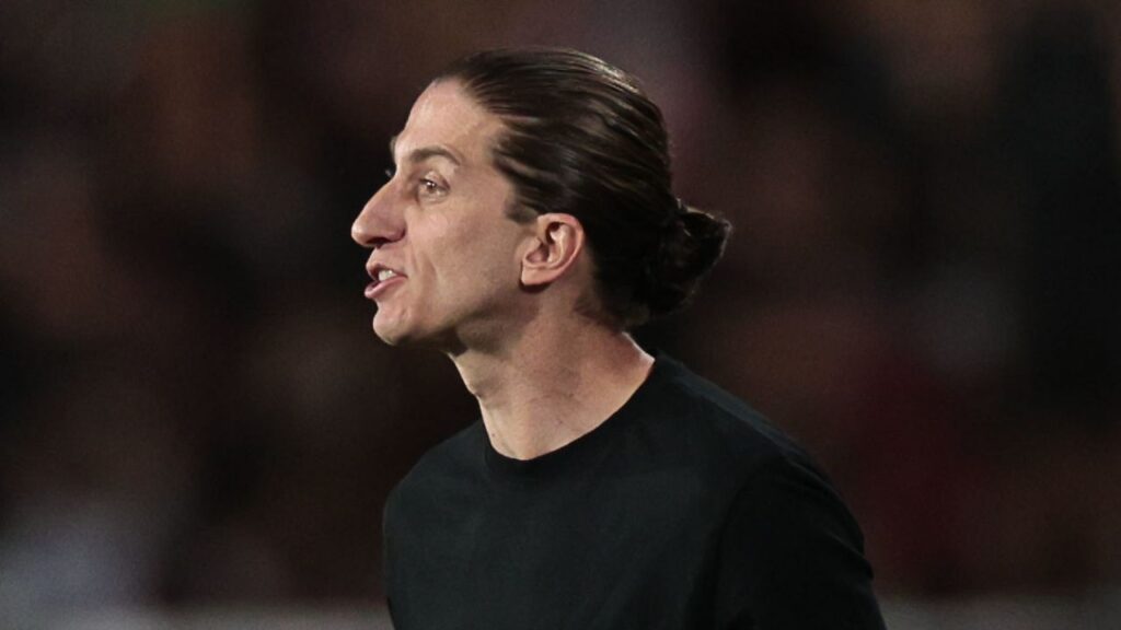 Filipe Luís negocia com gigante francês após fim conturbado de ciclo no Flamengo