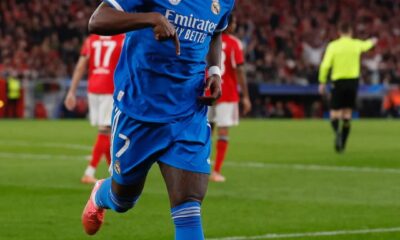 Após mais uma vez ser vítima de racismo, Vini Jr. posta foto comemorando e manda recado: “Nos vemos lá”