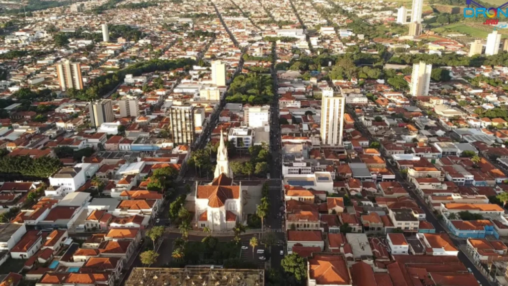 Em 1927, esse brasileiro fez a primeira travessia aérea do Atlântico Sul antes de europeus e americanos; hoje, avião histórico está em cidade brasileira