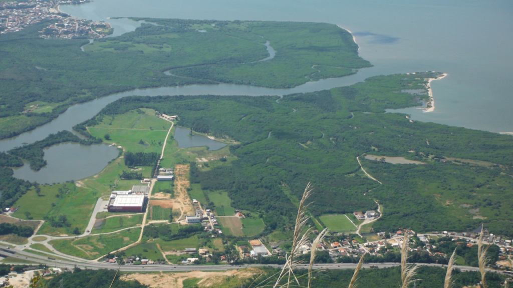 Brasileiros estão migrando para a cidade que viveu um “boom”, cresceu 62% e rivaliza com capitais em qualidade de vida por ser mais barata